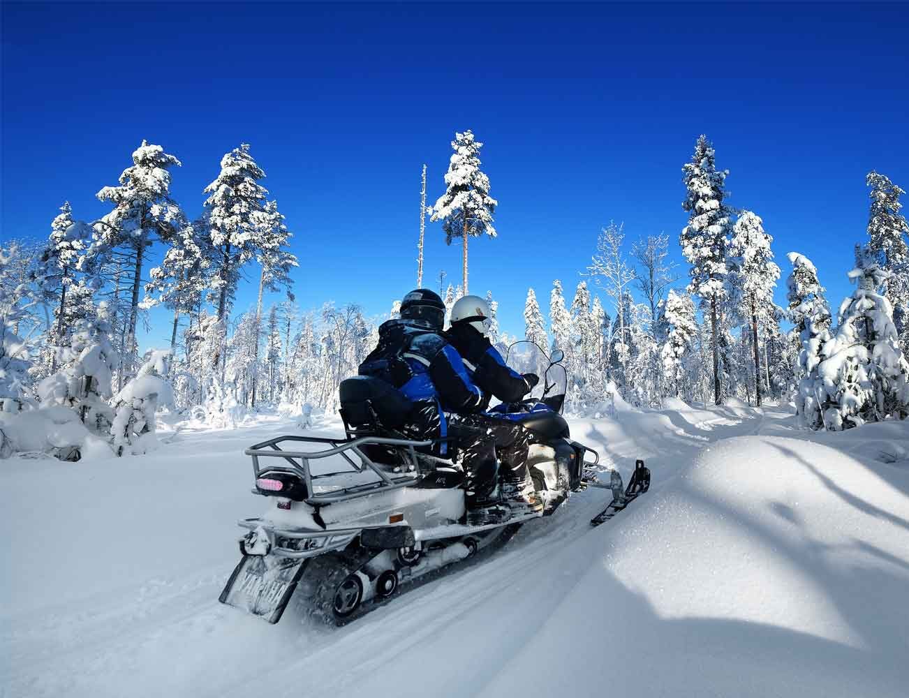 sneeuw scooter zweeds lapland